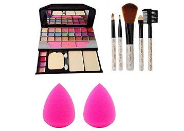 Flat 62% Off on Make-Up Kit in Rs.302/-