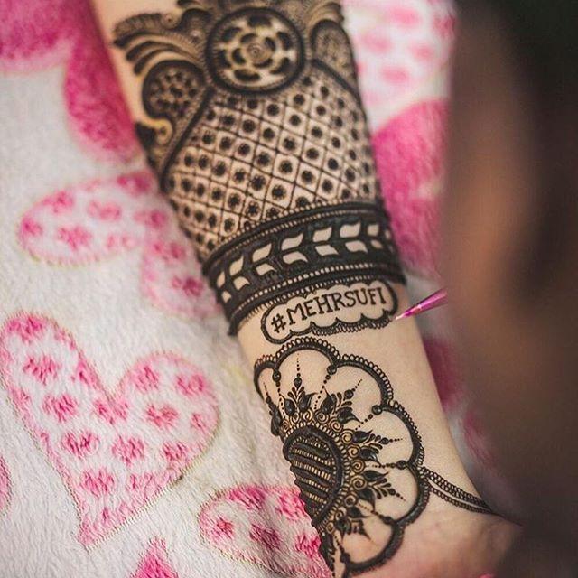  Mehndi Designs With Names