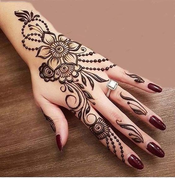 Dots And Small Leaves Mehndi Design