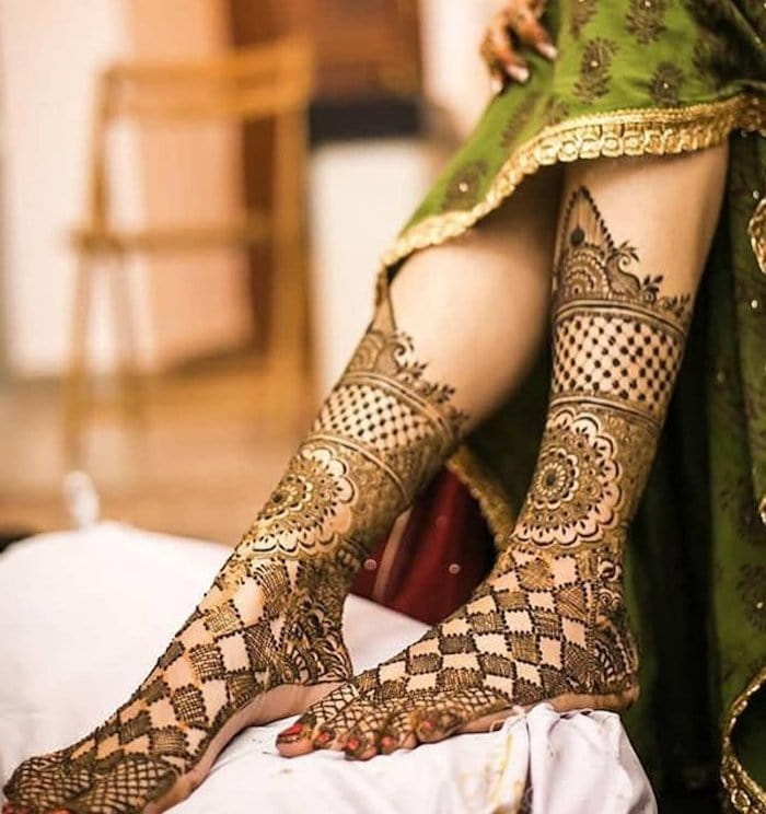  Chequered Mehndi Design For Legs