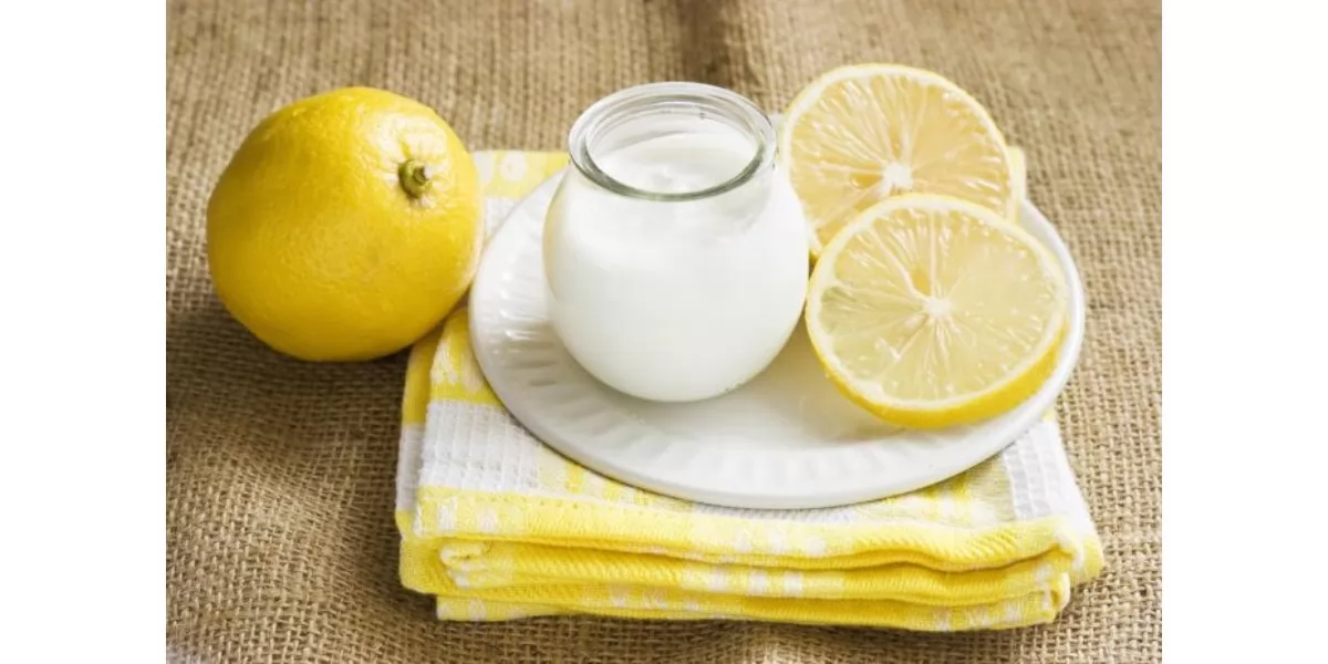 Curd and Lemon for Dandruff 