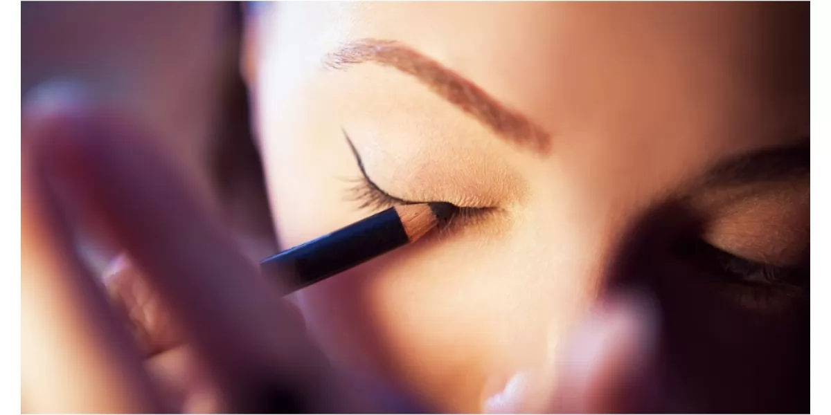 How to Use Kajal Eyeliner?