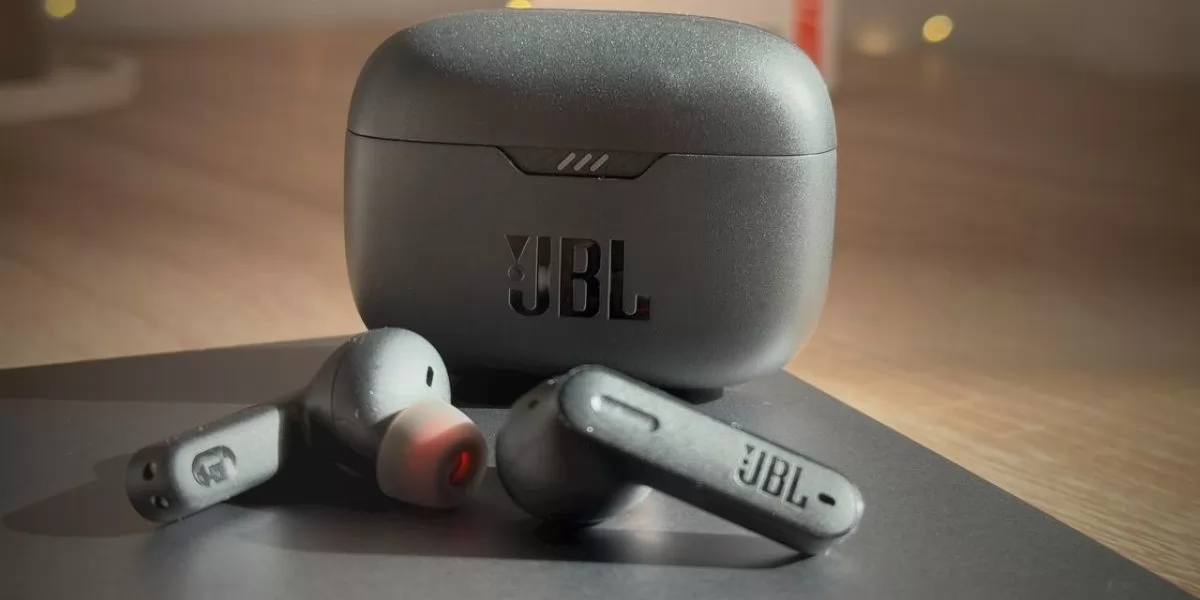 7. JBL Tune 235NC