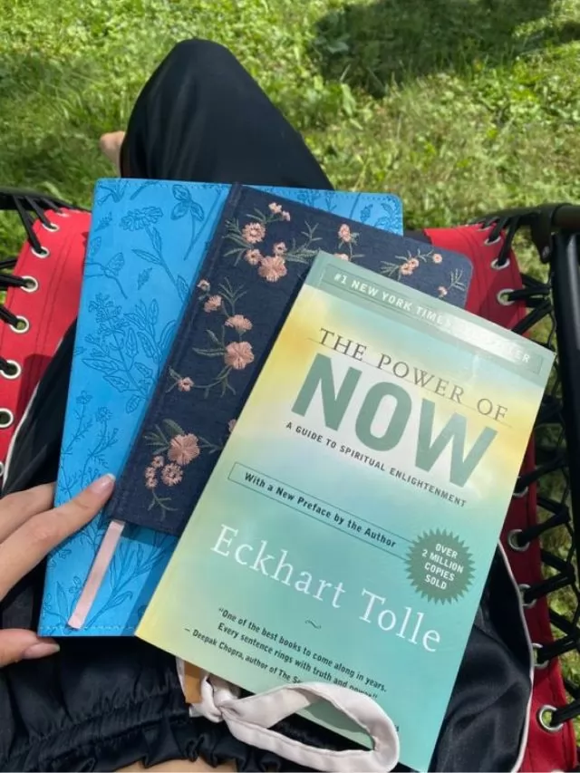 Book Time - The Power of Now: A Guide to Spiritual Enlightenment