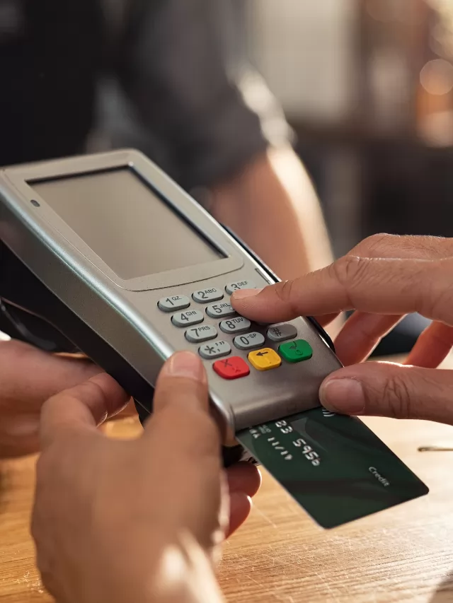 Free Credit Cards - Earn Rs.11,000 FKM Cashback !!